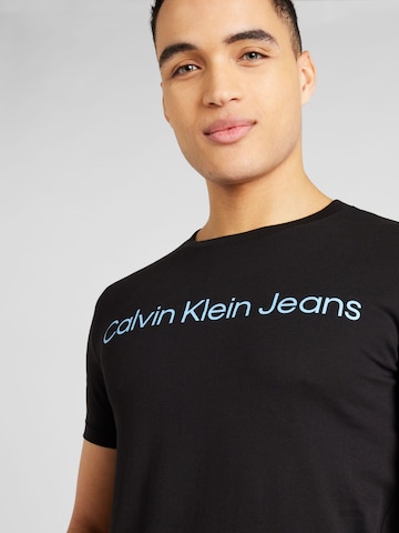 Calvin Klein Jeans قميص بلون أسود