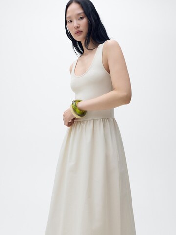 Rochie 'VALVI' de la MANGO pe alb