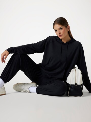 GUESS Sweatshirt in Black