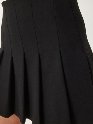 Happiness İstanbul - Falda en negro