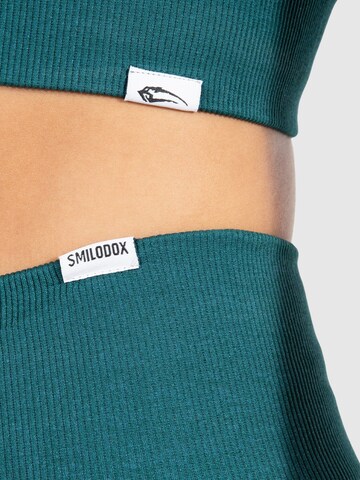 Smilodox Skinny Shorts 'Amaze Pro' in Grün