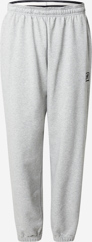 NIKE Spordipüksid 'HERITAGE', värv hall: eest vaates