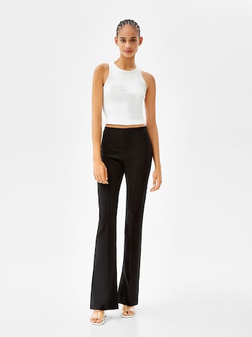 Bershka Flared Broek in Zwart