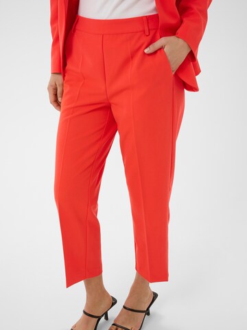 Kaffe Широка кройка Панталон с ръб 'KASakura' в червено