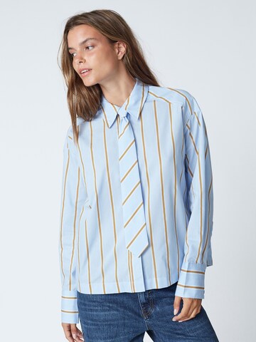 Chemisier 'Amora' co'couture en bleu : devant