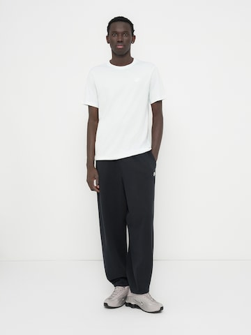 balta Nike Sportswear Standartinis modelis Marškinėliai 'CLUB'