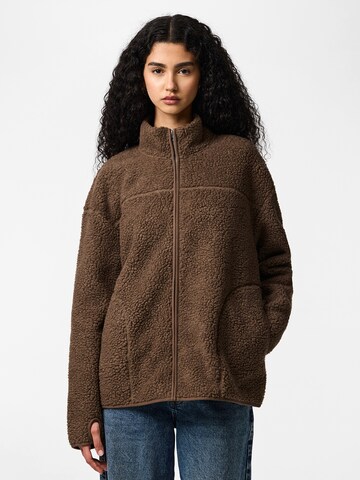 PIECES Fleecejacke 'PCSADIA' in Braun: Vorderseite