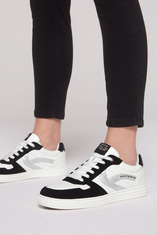 Soccx Sneakers in Black: front