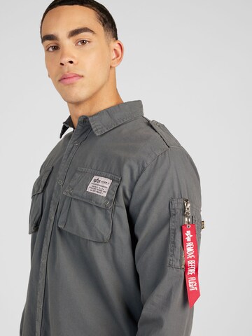 ALPHA INDUSTRIES Regular Fit Overgangsjakke 'Urban Military' i grå