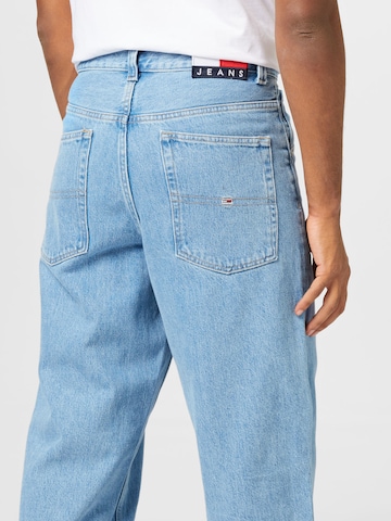 Tommy Jeans جينز واسع جينز 'Aiden' بلون أزرق