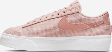 Nike Sportswear Trampki niskie 'Blazer' w kolorze różowy