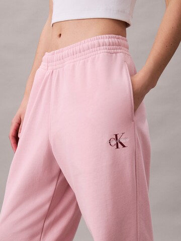 Tapered Pantaloni di Calvin Klein Jeans in rosa