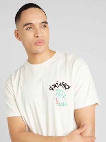 Grimey - Camiseta 'CAUSING PANIC CHARLESTON' en blanco