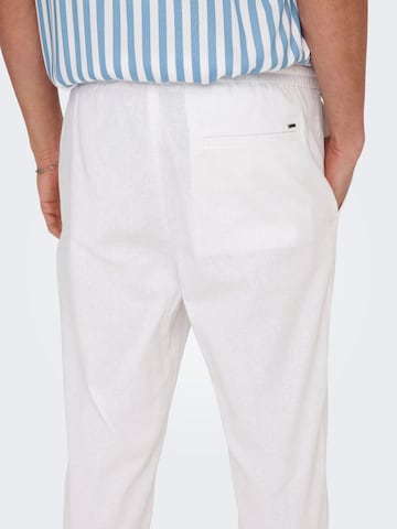 Tapered Pantaloni '22024966' di Only & Sons in bianco