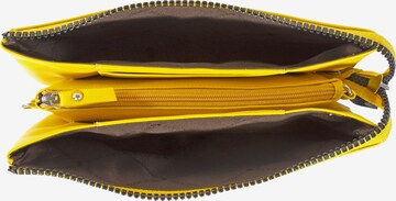 Braun Büffel Shoulder Bag 'Carpi' in Yellow