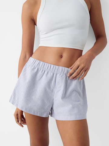 Bershka Regular Shorts in Blau