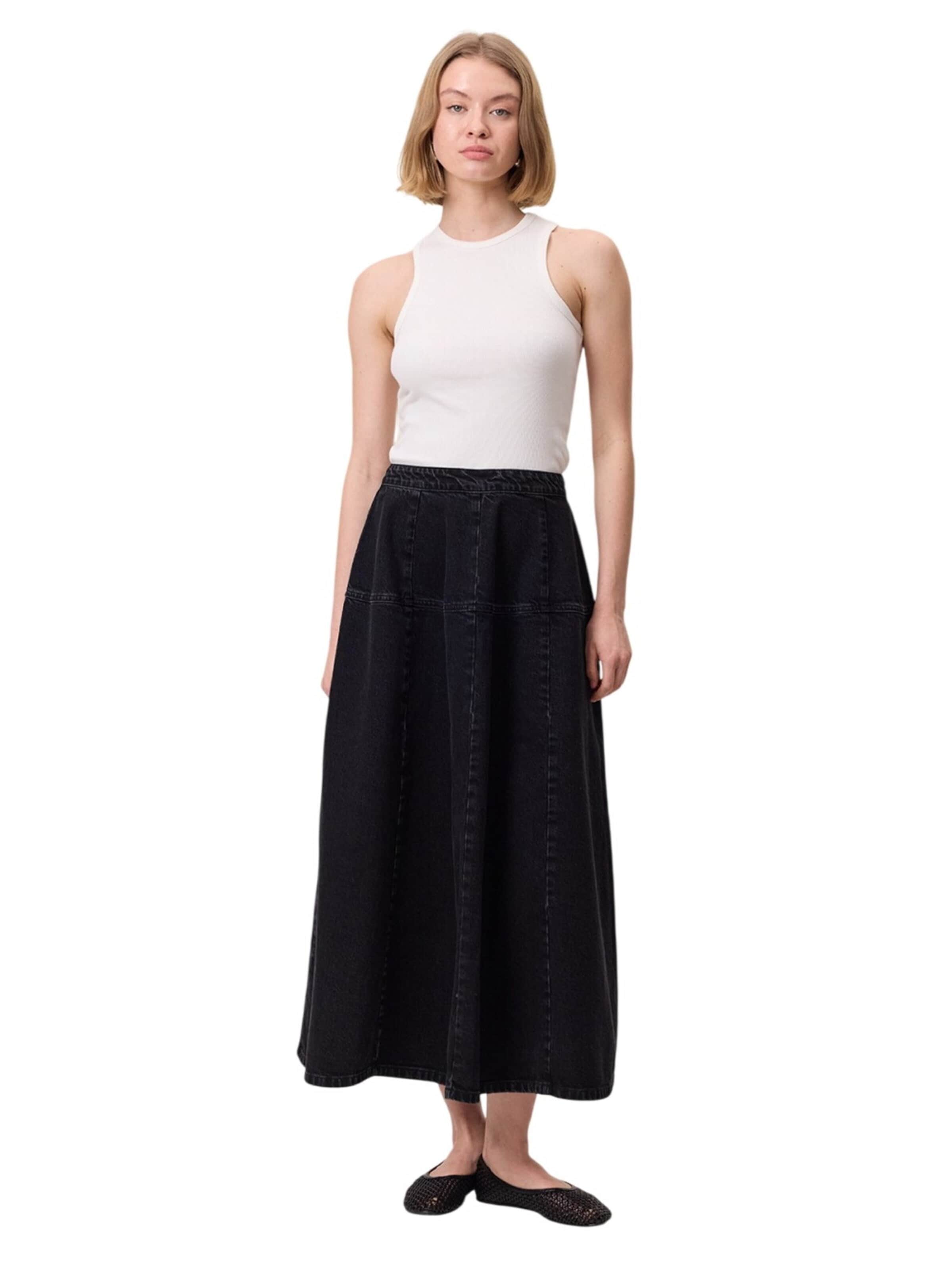MANUKA Skirt in Black: front