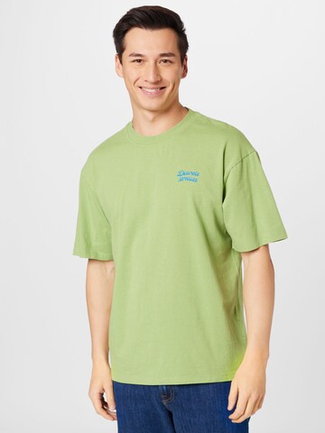 EDWIN T-Shirt 'Discrete Services' in Grün: Vorderseite