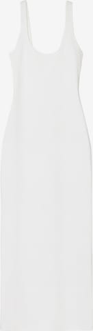 Rochie de la Bershka pe alb: față