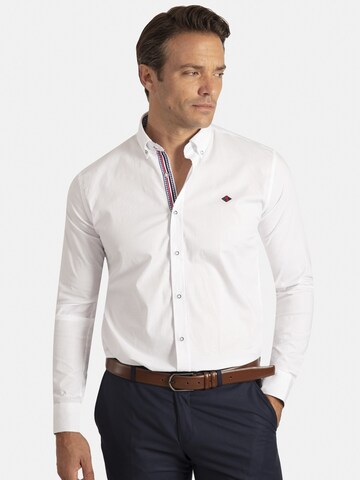 Coupe regular Chemise Sir Raymond Tailor en blanc : devant