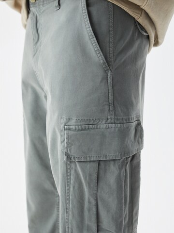 Pull&Bear Regular Hose in Grau