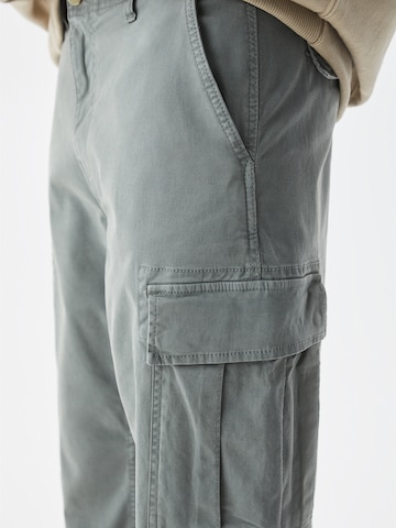 Regular Pantalon cargo Pull&Bear en gris