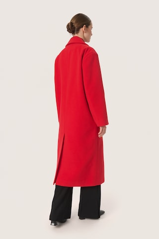 Manteau mi-saison SOAKED IN LUXURY en rouge