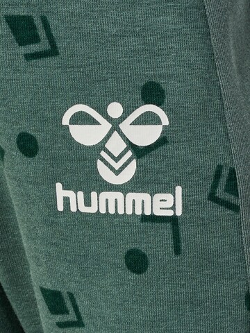 Effilé Pantalon de sport 'Avery' Hummel en vert