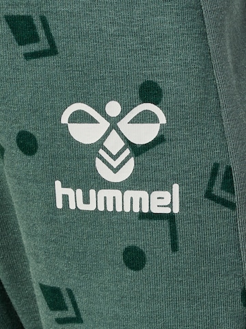 Effilé Pantalon de sport 'Avery' Hummel en vert