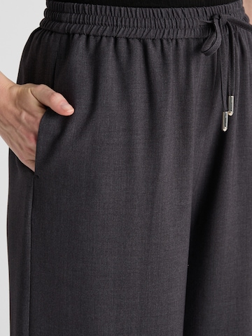 Wide leg Pantaloni 'Blanca' de la Guido Maria Kretschmer Women pe gri