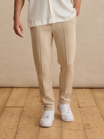 Regular Pantalon à plis 'Victor' DAN FOX APPAREL en beige : devant