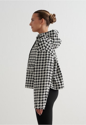 Aim'n Between-season jacket in Black