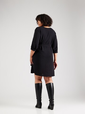 Robe 'VMCMye' Vero Moda Curve en noir