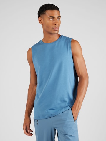 T-Shirt fonctionnel 'Focus' On en bleu : devant