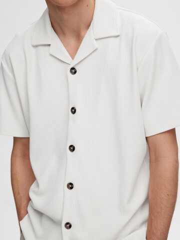 SELECTED - Ajuste confortable Camisa en blanco