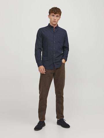 mėlyna JACK & JONES Priglundantis modelis Marškiniai 'Classic'