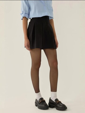 Hiccup Skirt in Black