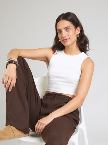 ABOUT YOU Top 'Dinah' in Beige: front