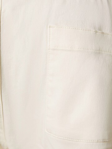 Bershka Tapered Chino in Wit