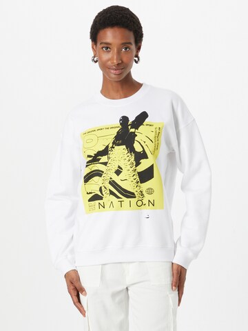 P.E Nation Sweatshirt 'UPBEAT' i vit: framsida