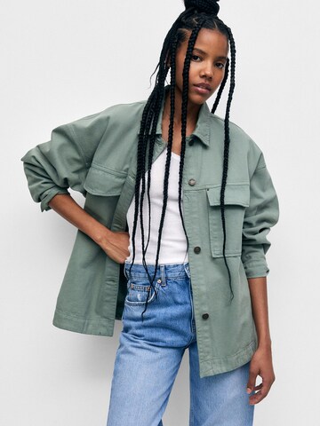 Chemisier Pull&Bear en vert : devant