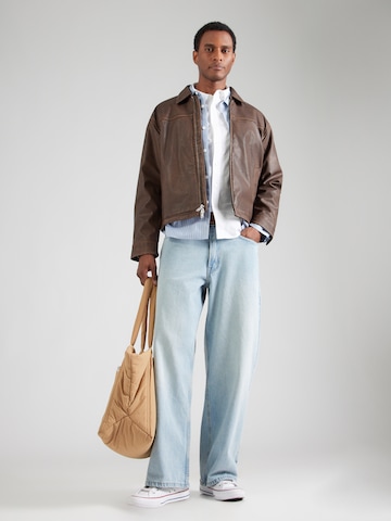 balta LEVI'S ® Priglundantis modelis Marškiniai 'Battery Housemark'