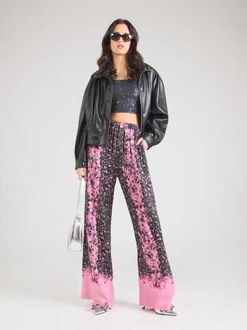 Versace Jeans Couture Широкий Брюки со складками в Ярко-розовый