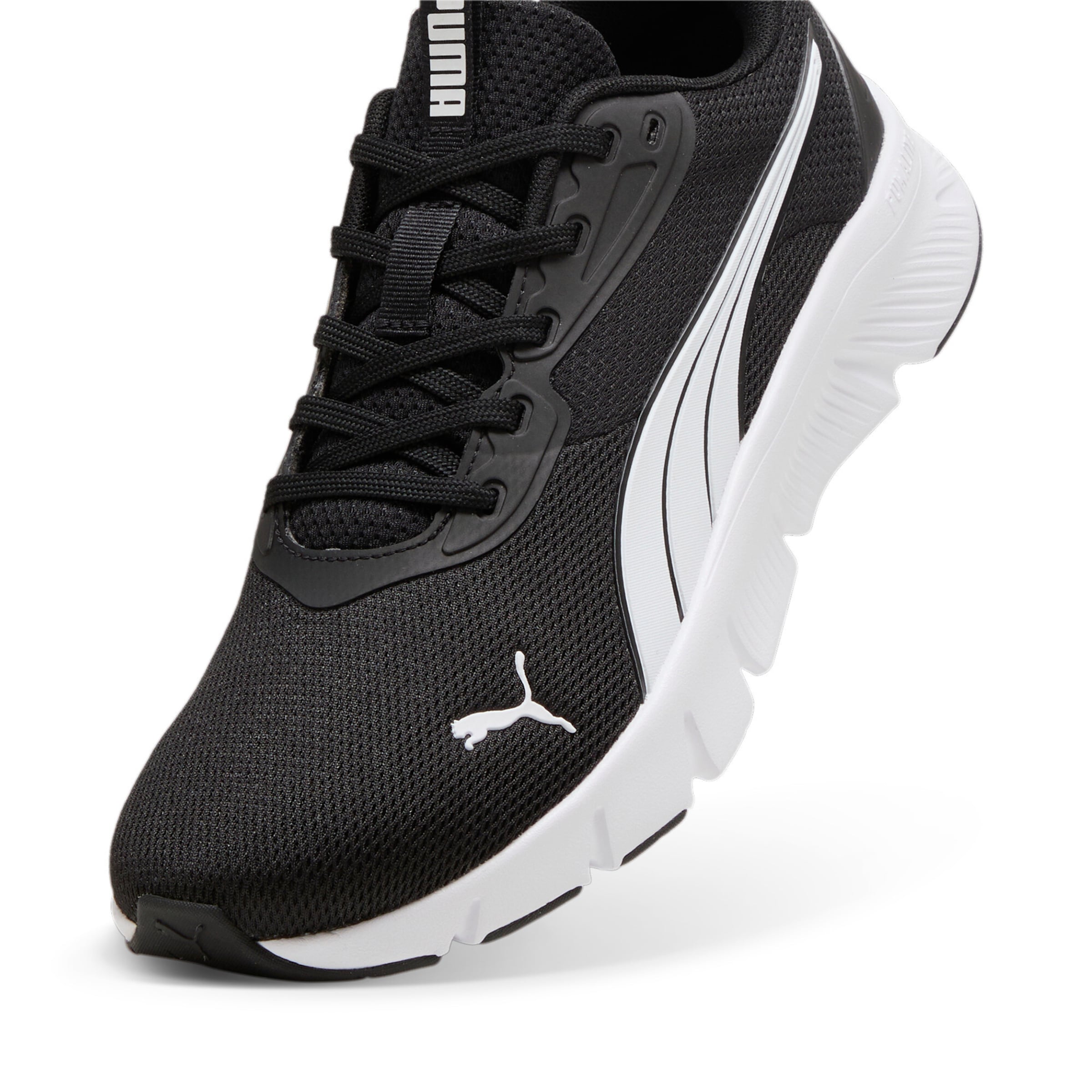 PUMA Laufschuh in Schwarz: Vorderseite