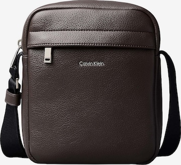 Sac à bandoulière Calvin Klein en marron : devant