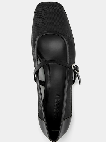 Pull&Bear Strap ballerina in Black