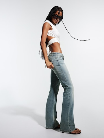 Bershka Bootcut Kavbojke | modra barva