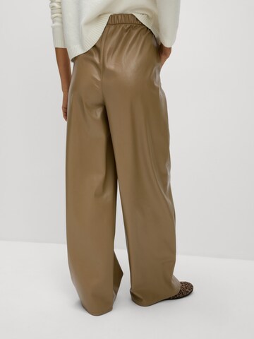 Loosefit Pantaloni modello harem di Marks & Spencer in beige