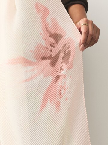 Next Kaulaliina värissä valkoinen