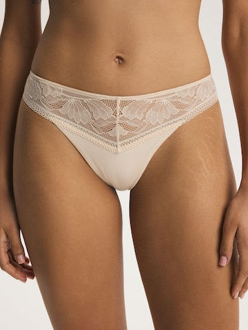ESOTIQ Panty 'Slip Freyja, nahtlos, florale Spitze, mit Baumwollzwickel' in Beige: Vorderseite